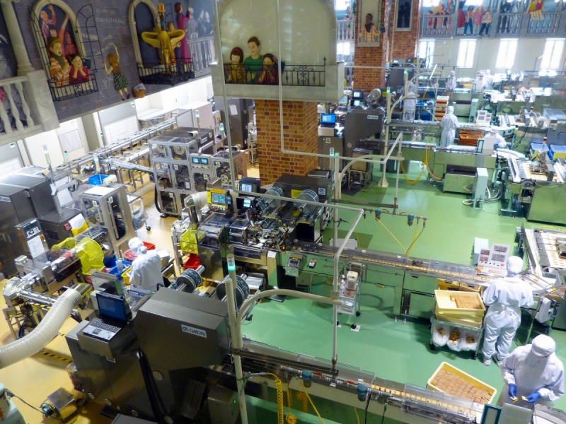 boutique-ROQUEBRUNE CAP MARTIN-min_japan_sapporo_chocolate_factory_label_packaging_cookie_machine_operators-961509
